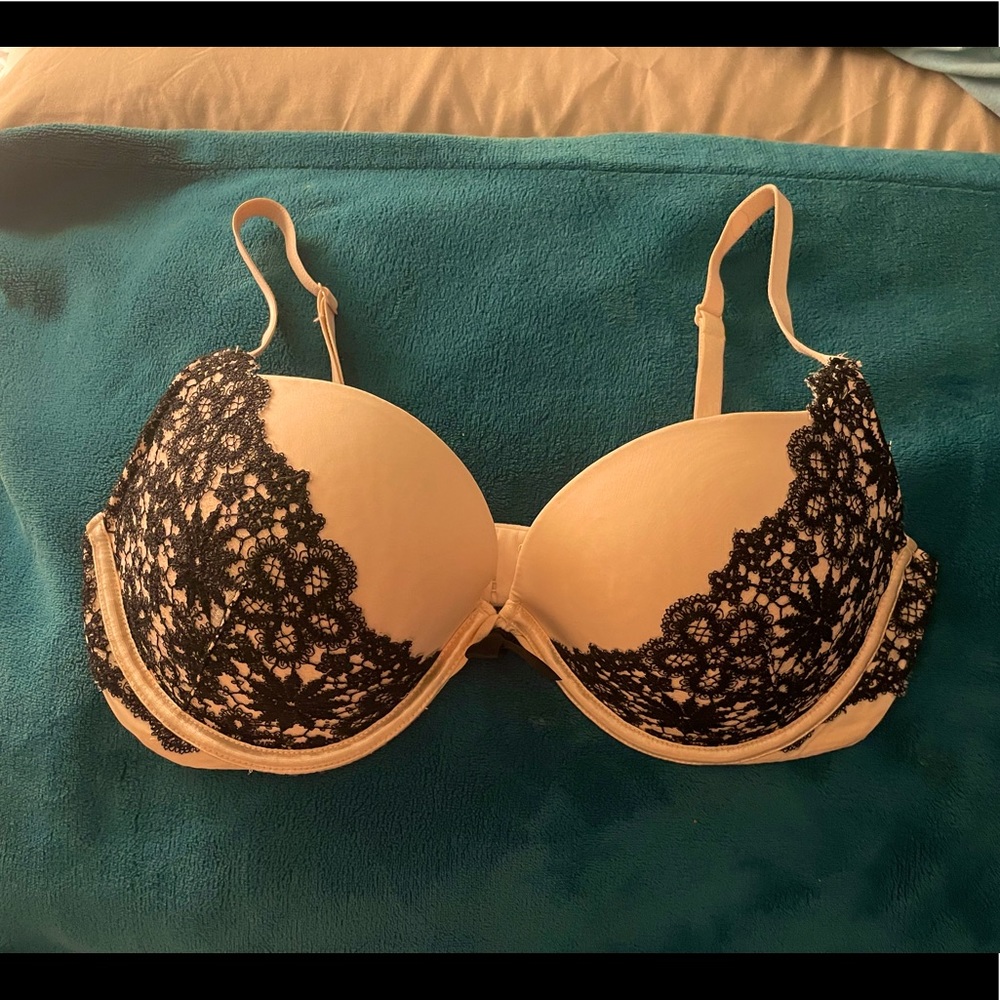 Victoria Secrets Lace Black & Nude Push Up Bra